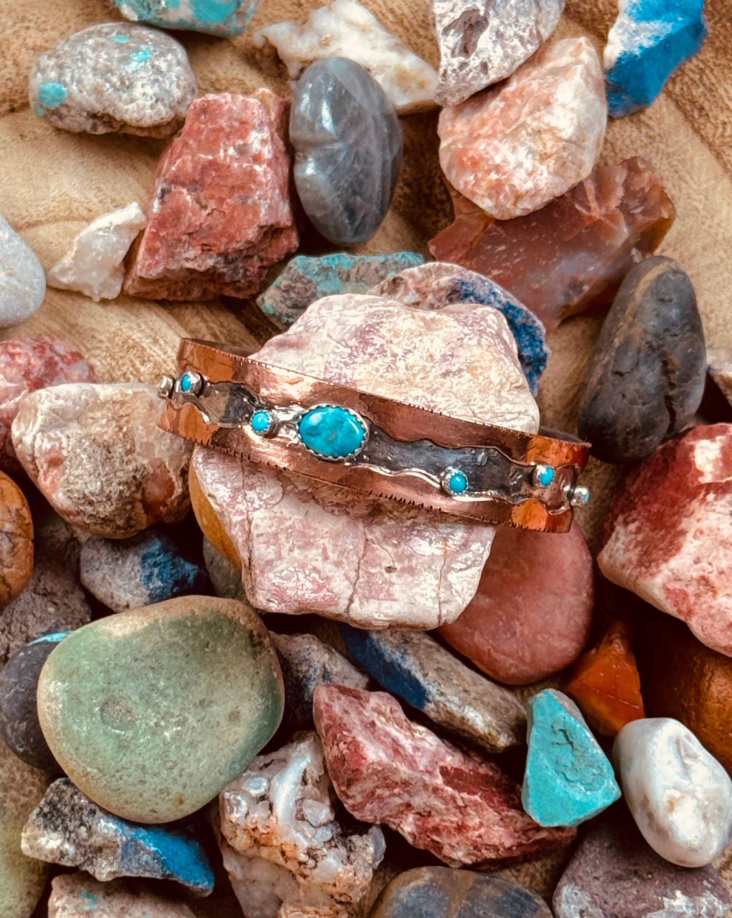 Bracelet with turquoise stones on a bed of multicolored stones