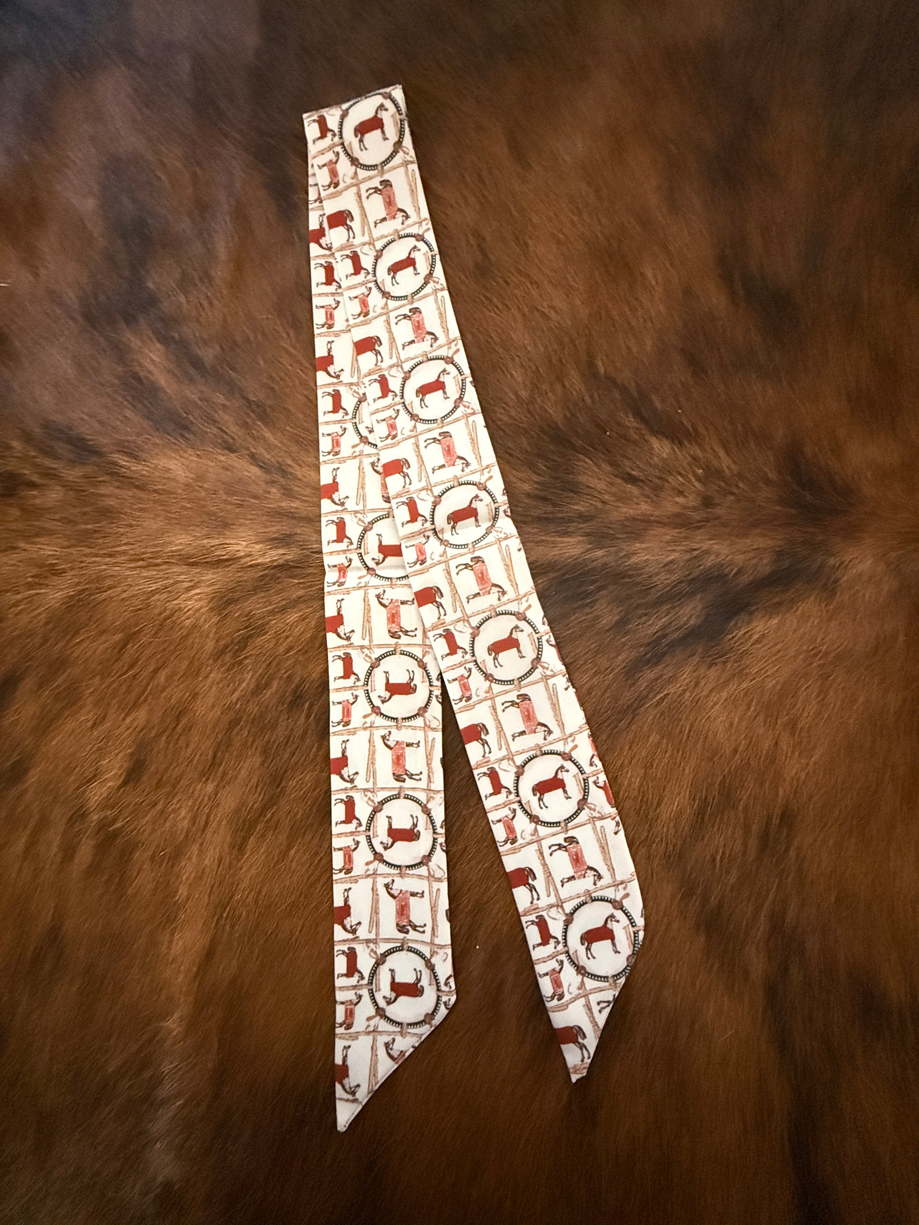 Patterned belt on a fur surface