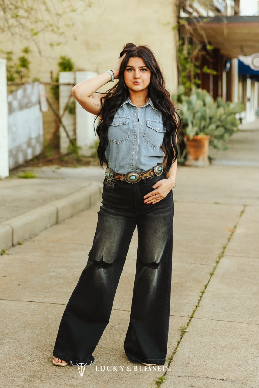 The Dust & Denim Sleeveless Snap Shirt